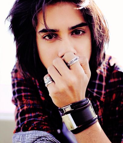 avan-jogia-hot-avan-jogia-15309489-406-472.jpg