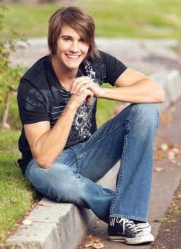 james-big-time-rush-10048333-261-359.jpg