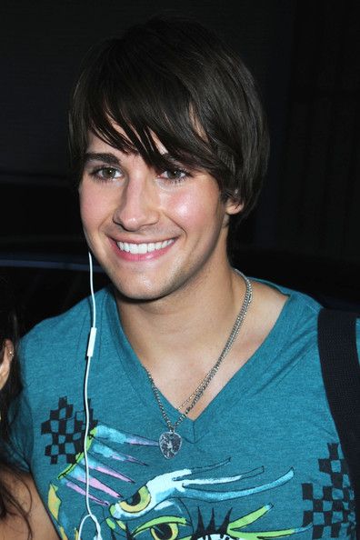 jamesmaslowtimerushspeaksfansarrives0hv8t7sdfmil.jpg
