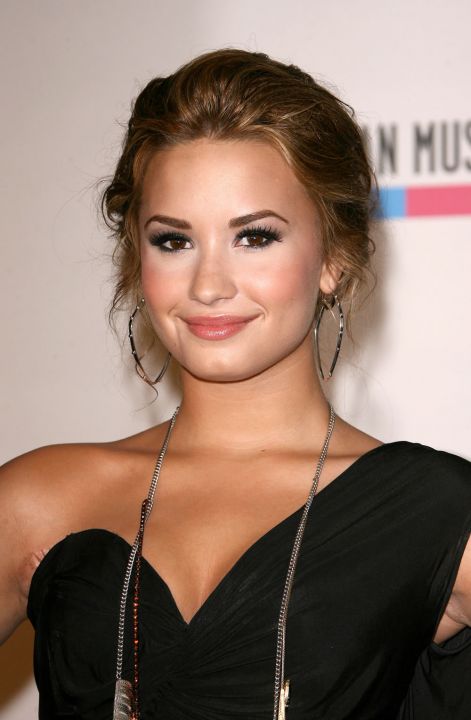 lovato81.jpg