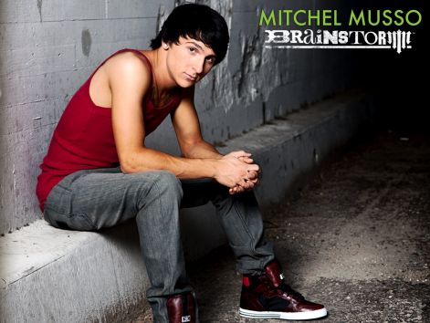 mitchel_musso04.jpg